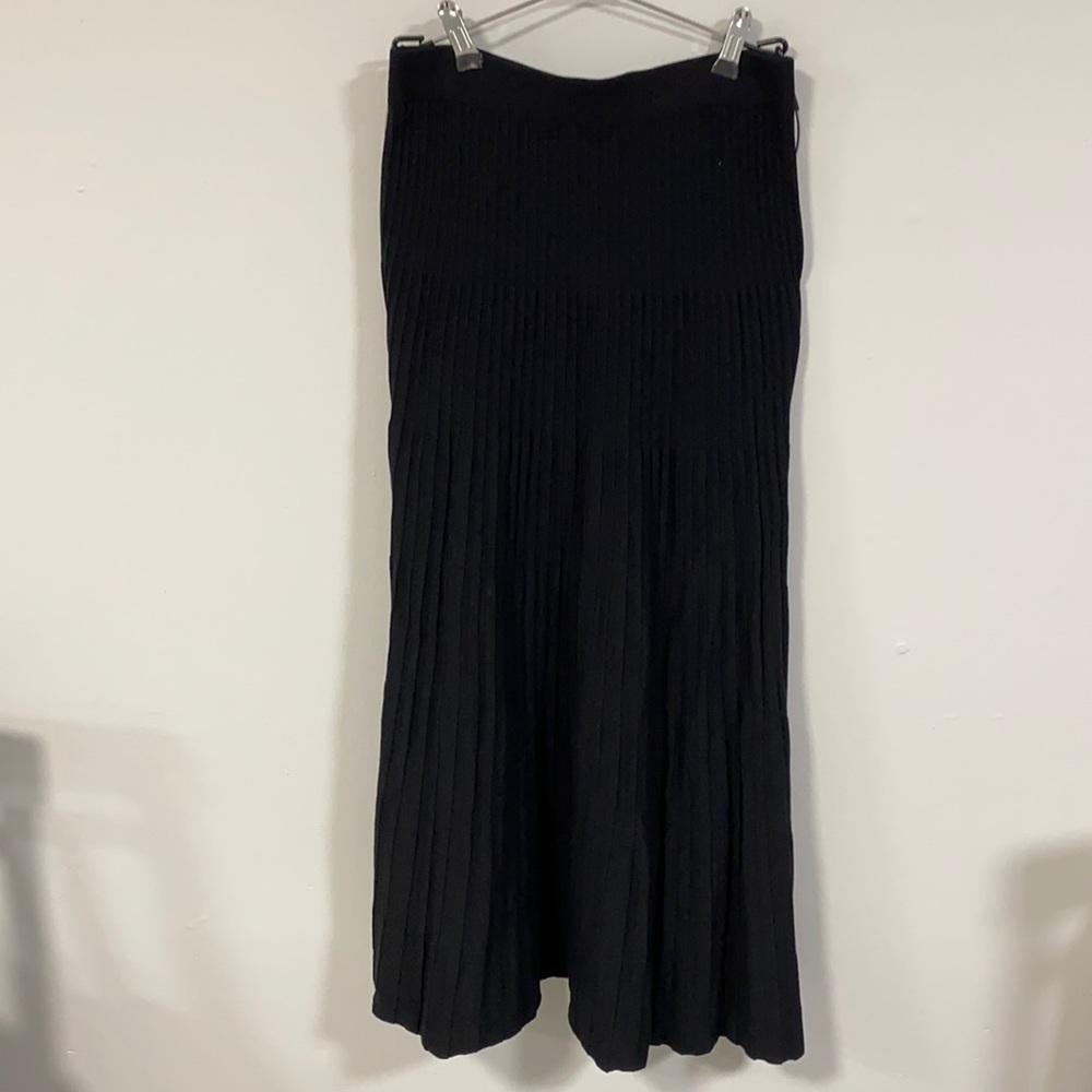 Women’s black long Zara skirt size m. Ribbed